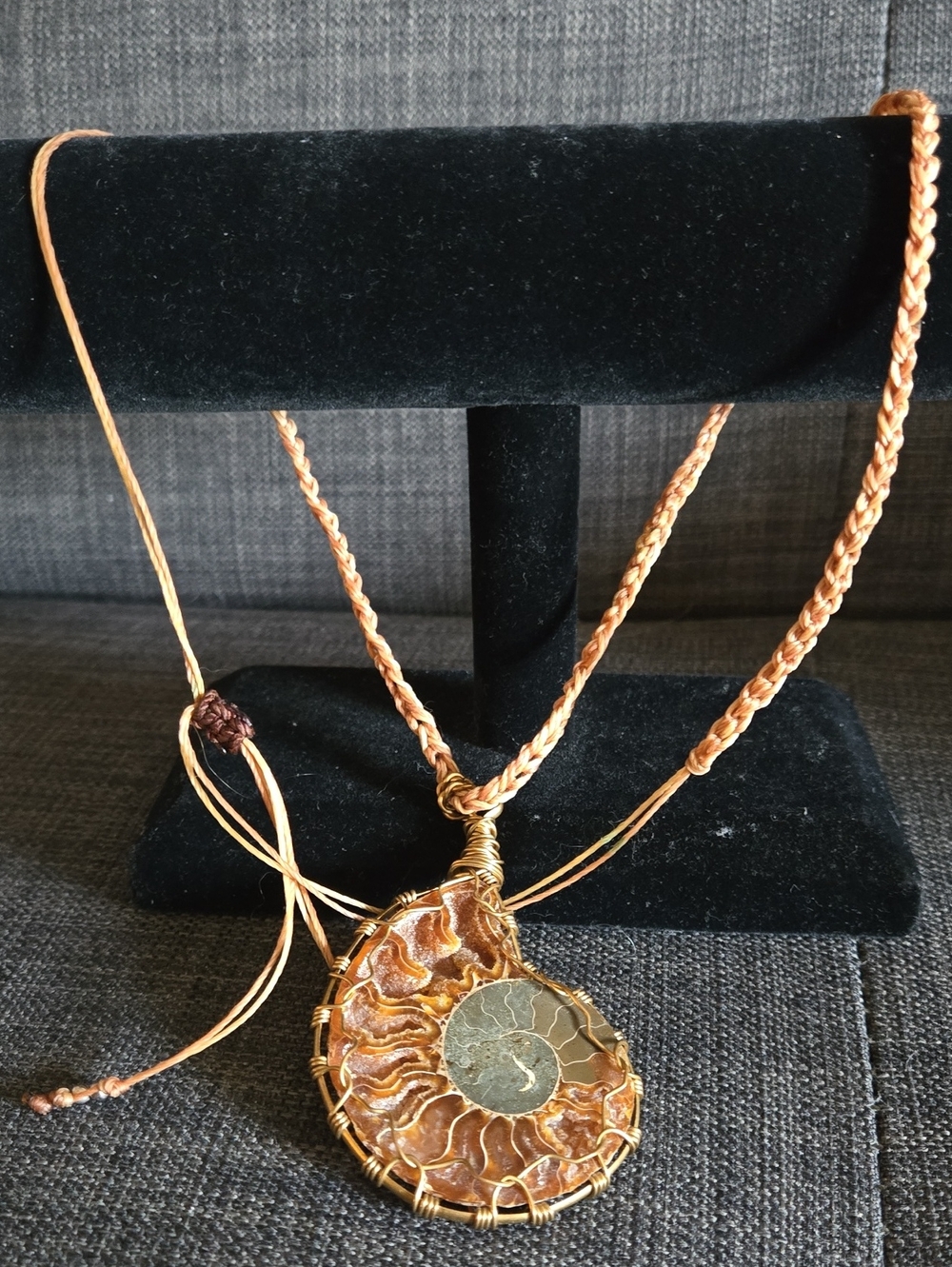 Source Unknown Gold and Tan Ammonite Wire-Wrapped Pendant Necklace